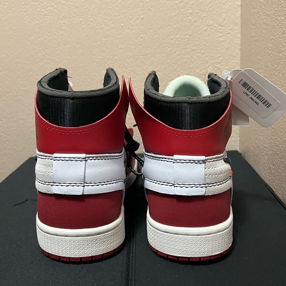 2017
Off-White x Air Jordan 1 Retro High OG 'Chicago' - Picture 5 of 7
